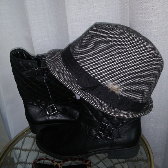 Boots - Picture 3 of 8